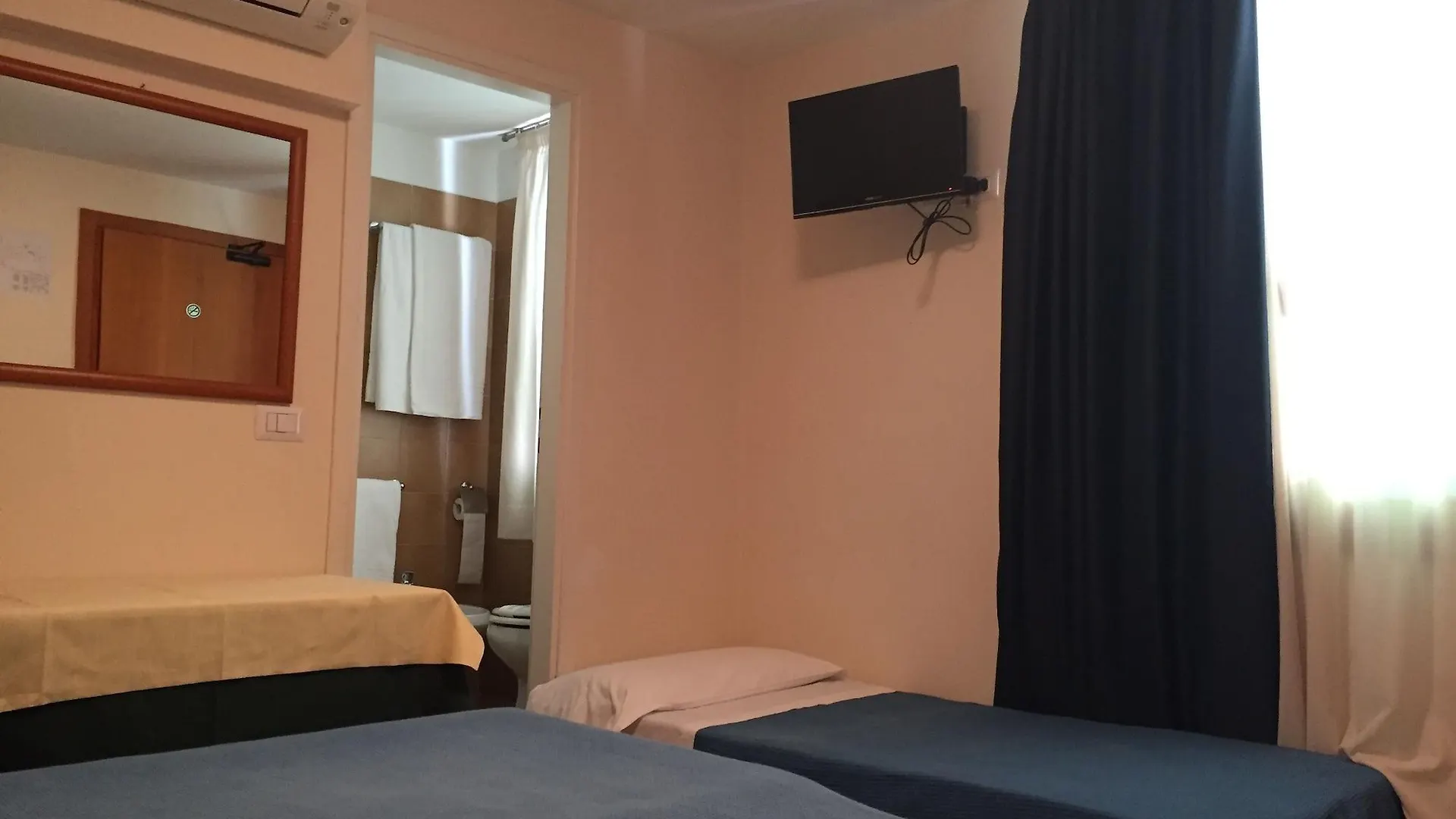 Hotel Canada Venecia 2*,