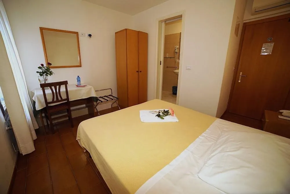 Hotel Canada Venecia 2*,