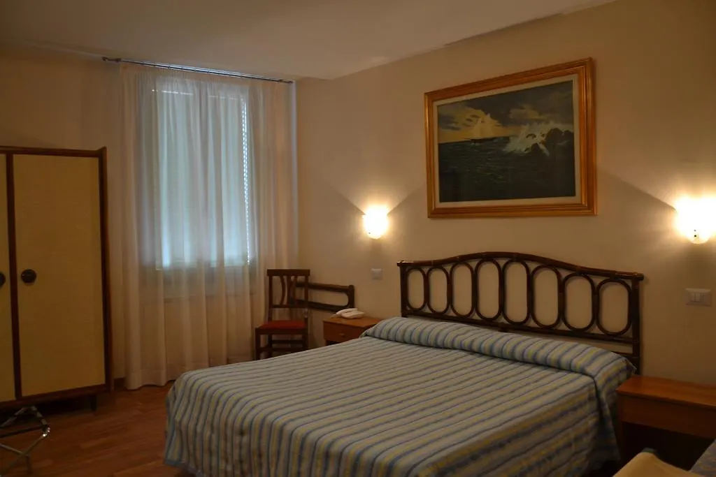 Hotel Canada Venecia 2*,  Italia
