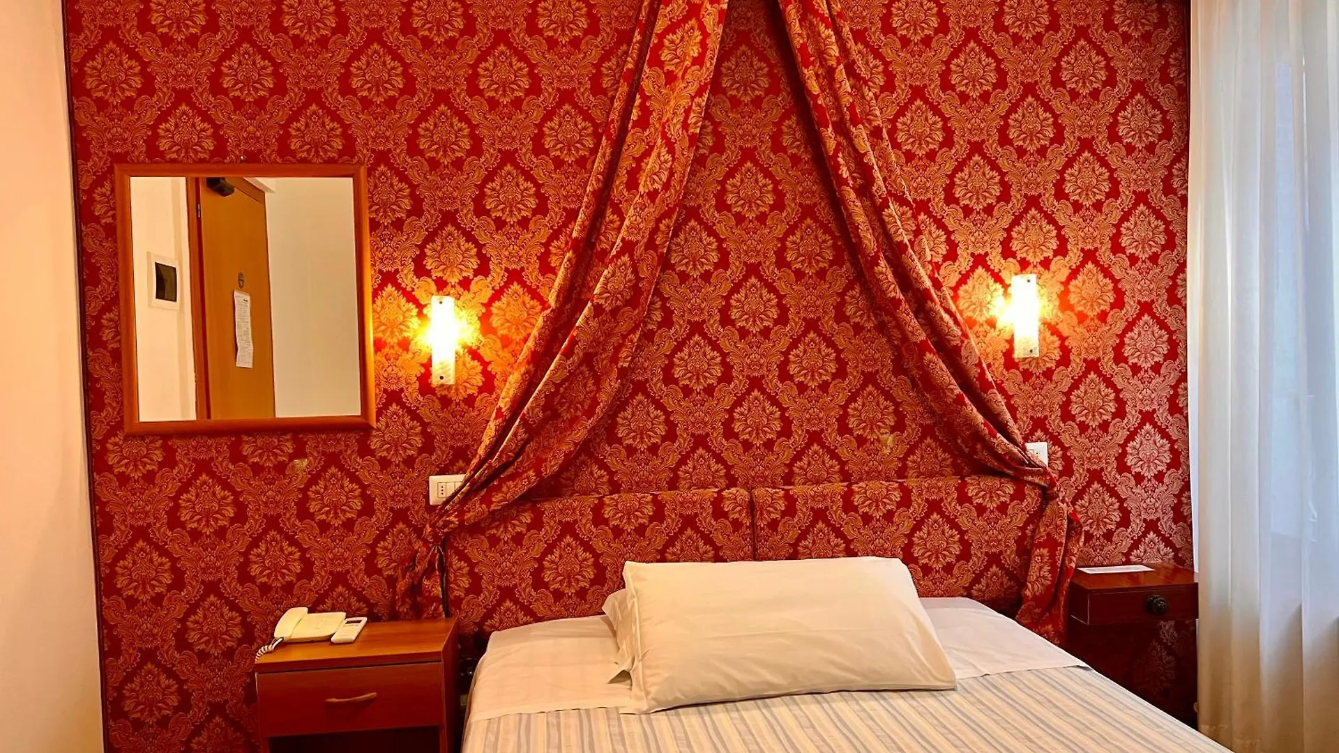 Hotel Canada Venecia 2*,  Italia
