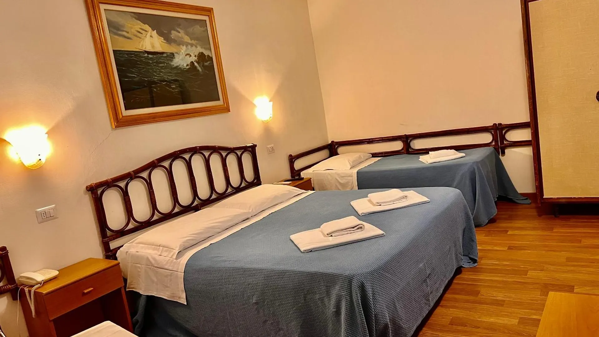 Hotel Canada Venecia 2*,  Italia