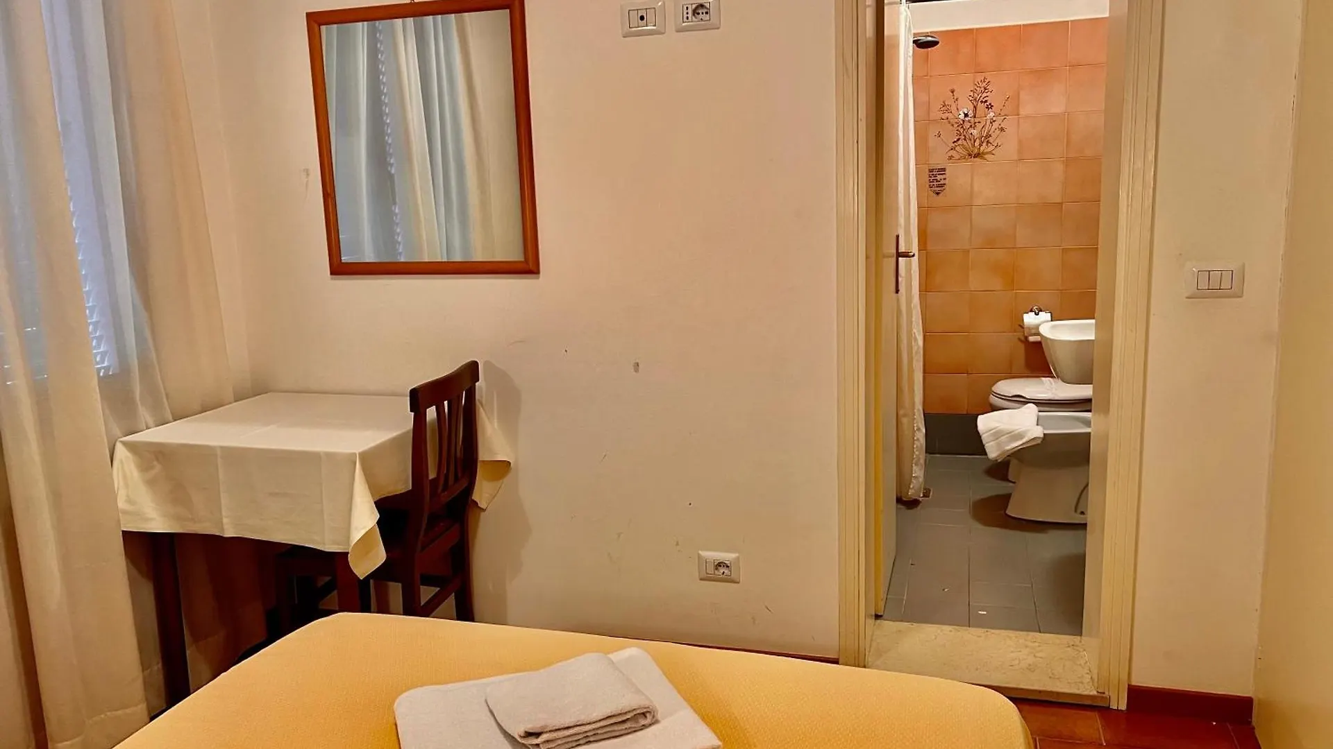 Hotel Canada Venecia 2*,